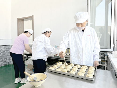 制造業(yè)發(fā)展群眾雙收益生活方式餐飲服務(wù)協(xié)同推進(jìn) 解讀工廠建在家門(mén)口產(chǎn)業(yè)與就業(yè)分配繁榮階段